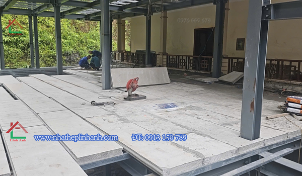 Nhà khung thép sàn tấm bê tông nhẹ eps